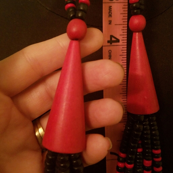 Red and black beads and wood red cones - Picture 4 of 8